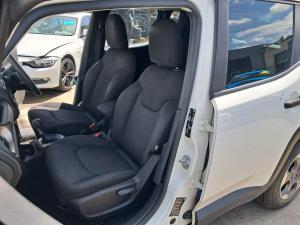 2015 Jeep Renegade BU image 6