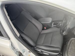 2015 Toyota Rav4 XA40 image 6