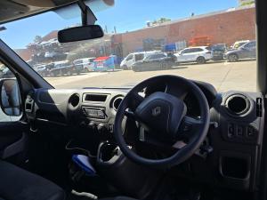 2018 Renault Master 2.3DT AUTO 6SPD FWD MWB MID ROOF image 6