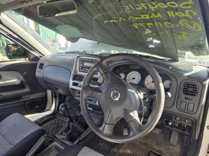 2011 Nissan Navara D22 ST-R image 6