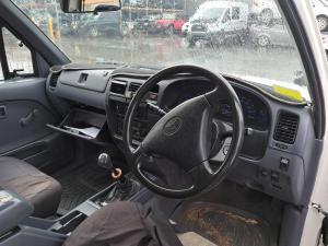 2002 Toyota Hilux image 6