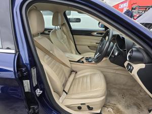 2017 Alfa Romeo Giulia 2.0T 55273835 AUTO 8SPD RWD SUPER image 6