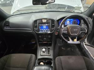 2015 Chrysler 300 6.4L ESG AUTO 8SPD RWD SRT CORE LX image 6