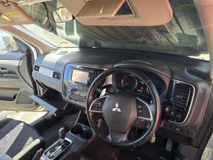 2012 Mitsubishi Outlander ZJ LS image 6