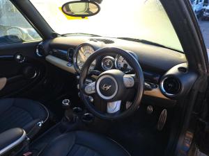2009 Mini Cooper R57 image 6