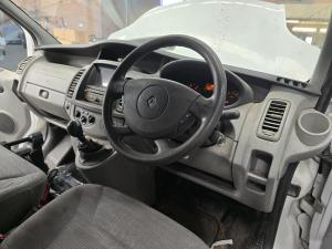 2012 Renault Trafic 2.0DT M9R786 MAN 6SPD FWD X83 PHASE III image 6