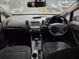 2015 Kia Cerato YD 1.8L G4NB AUTO 6SPD FWD S PREMIUM image 6