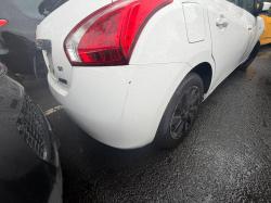 2015 Nissan Pulsar image 6