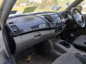 2012 Mitsubishi Triton image 6