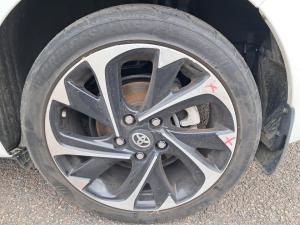 2017 Toyota Corolla image 6