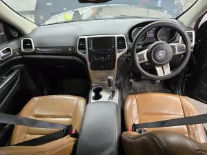 2011 Jeep Grand Cherokee 3.6L AUTO 5SPD AWD LAREDO WK image 6