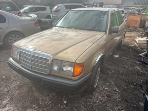 1986 Mercedes Benz 300e image 6
