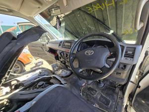 2012 Toyota Hiace TRH201R image 6