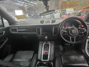 2015 Porsche Macan 3.0DT CTBA AUTO 7-SPD 4WD 95B S image 6