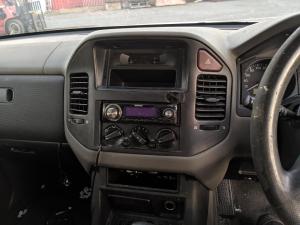 2004 Mitsubishi Pajero GLX image 6