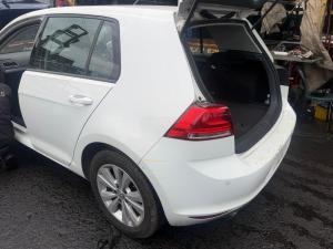 2015 Volkswagen Golf image 6