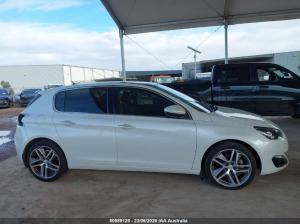 2014 Peugeot 308 image 6