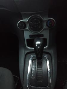 2013 Ford Fiesta CL image 6