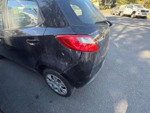 2011 Mazda 2 DE image 6