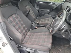 2011 Volkswagen Golf image 6