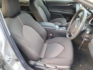2020 Toyota Camry image 6