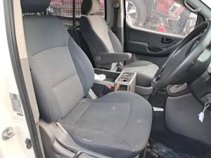 2011 Hyundai image 6