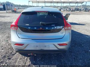 2016 Volvo V40 image 6