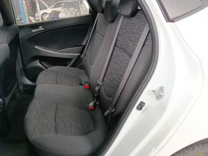 2017 Hyundai Accent RB image 6