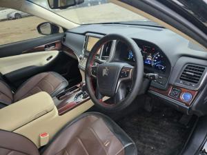 2015 Toyota Crown AWS210 image 6