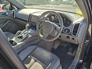 2011 Porsche Cayenne 92A image 6