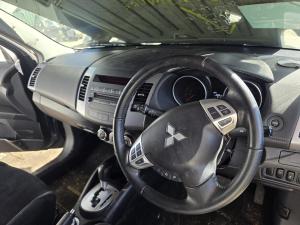 2011 Mitsubishi Outlander ZH LS image 6