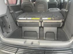 2011 Kia Carnival image 7