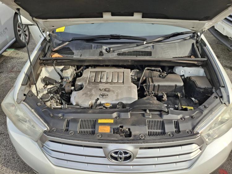 toyota Kluger 4X2 GRANDE Nov 2010 Parts & Wrecking