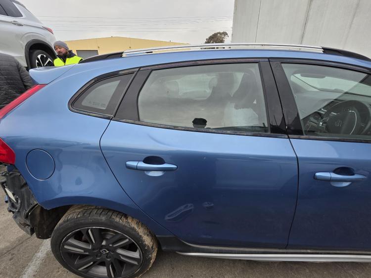 volvo S40 V40 CROSS COUNTRY Oct 2016 Parts & Wrecking