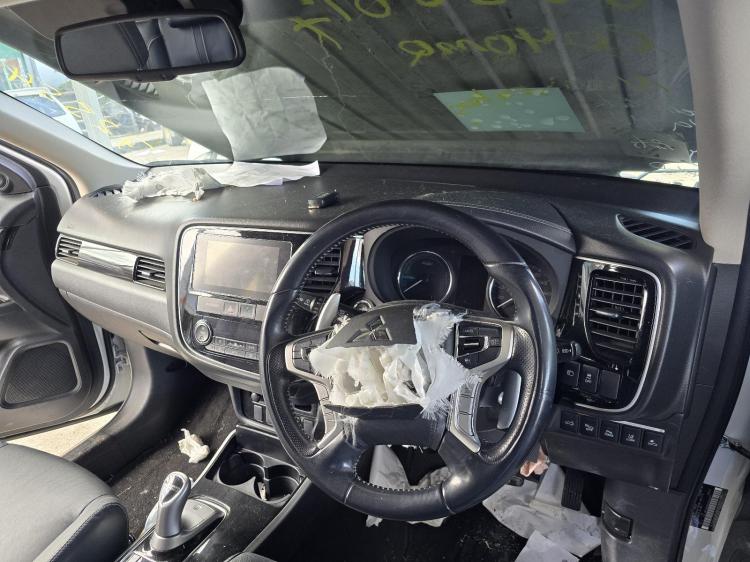mitsubishi Outlander ZK EXCEED PHEV Oct 2017 Parts & Wrecking