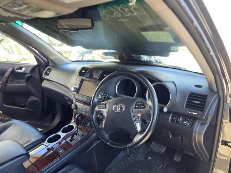 toyota Kluger GSU45R GRANDE Jan 2013 Parts & Wrecking