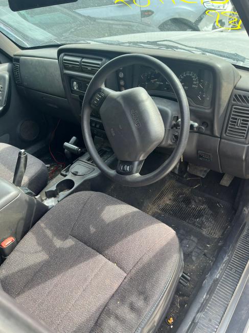 jeep Cherokee Classic Wagon XJ Oct 2000 Parts & Wrecking