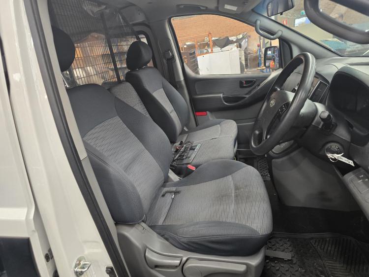 hyundai Iload 2.5DT D4CB AUTO 5SPD RWD Oct 2016 Parts & Wrecking