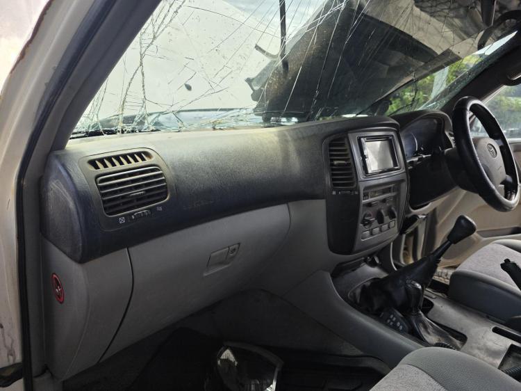 toyota Land Cruiser UZJ100R GXL Dec 2003 Parts & Wrecking