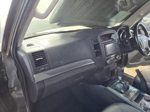 2012 Mitsubishi Pajero NW GLX image 7