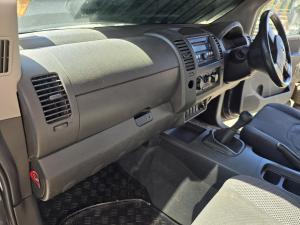 2008 Nissan Navara D40 ST-X image 7