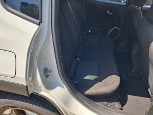 2015 Jeep Renegade BU image 7