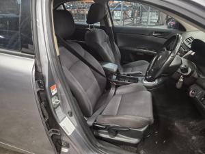 2010 Suzuki Kizashi 2.4L J24B AUTO CVT FWD XL image 7