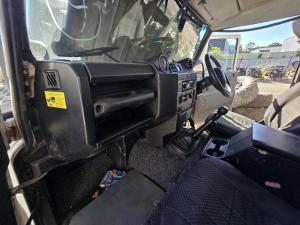 2007 Land Rover Defender L316 110 image 7