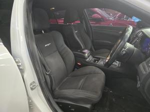 2015 Chrysler 300 6.4L ESG AUTO 8SPD RWD SRT CORE LX image 7
