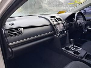 Toyota Camry image 7