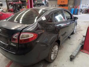 2010 Ford Fiesta image 7