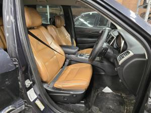 2011 Jeep Grand Cherokee 3.6L AUTO 5SPD AWD LAREDO WK image 7