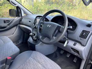 2010 Hyundai image 7