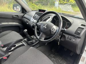 2015 Mitsubishi Triton image 7
